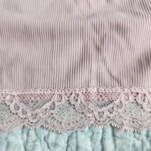 Intimate/Lounge Wear Crop Top and Shorts Se, Size M - Picture 5 of 7